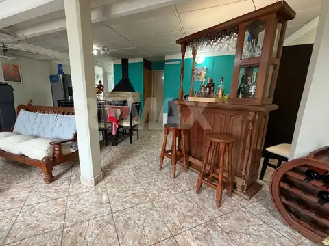 Casa 7 ambientes con 4 baños