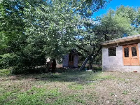 Se venden dos lote  con Construccion.