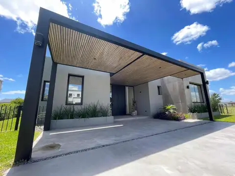 Casa en venta - 3 Dormitorios 4 Baños - Cocheras - 216,50Mts2 - El Naudir, Escobar