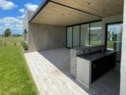 Casa 5 ambientes con 3 baños