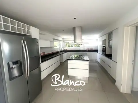 Casa 5 ambientes con 3 baños