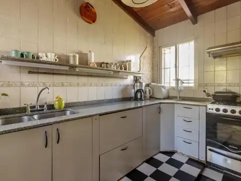 Venta Casa 3 Dorm. Biedma al 400