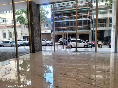 Oficina en Alquiler con 2 cocheras