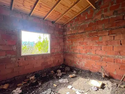 Las Focas s/numero entre calle 14 y 16. 100