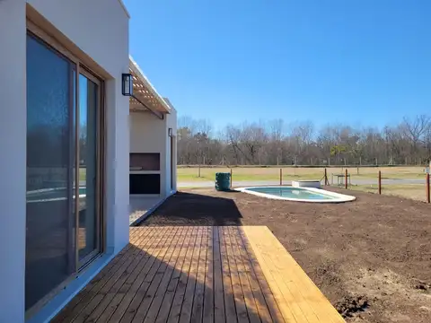 CASA 4 AMB. VENTA EN NATIVAS,PUERTOS EN UNA PLANTA