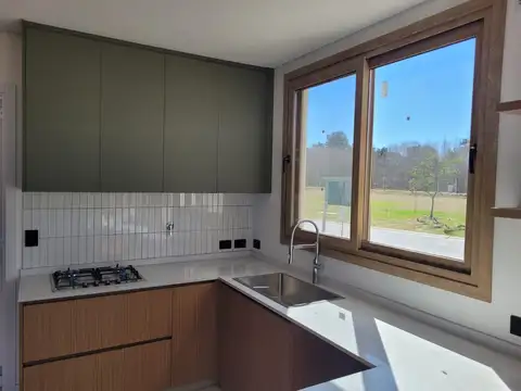 CASA 4 AMB. VENTA EN NATIVAS,PUERTOS EN UNA PLANTA