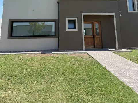 Casa en venta a estrenar Barrio San Pablo, Pilar 331