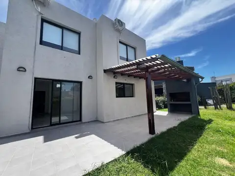 Casa Chalet  en Venta en Los Robles, La Cañada de Pilar, Pilar