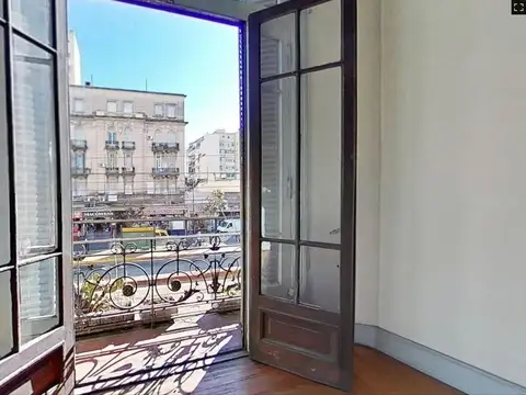 Depto tipo PH  DE 7 AMBIENTES CON PATIOS Y BALCONES