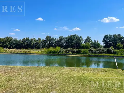 Lote al agua en venta en el Barrio Puentes, Nordelta