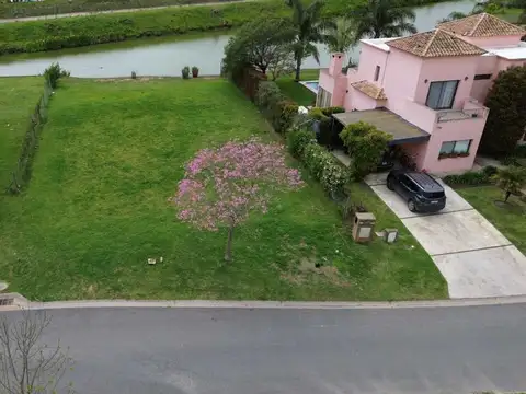 Lote Canton Golf, orientacion norte, costa lago