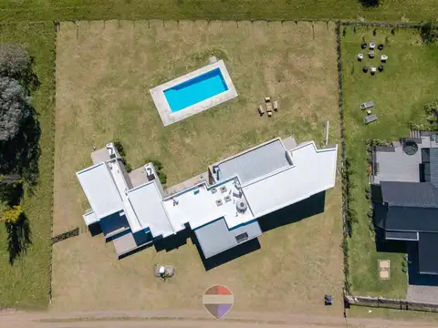 Casa 6 ambientes con 4 baños