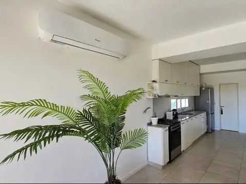 Casa en Alquiler con 6 cocheras
