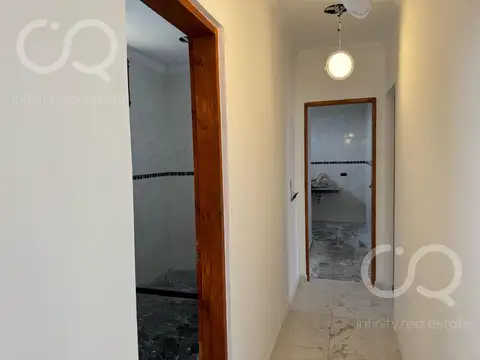 Casa 8 ambientes con 6 baños