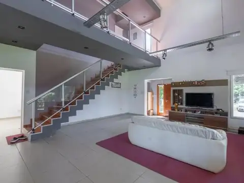 Casa 7 ambientes con 4 baños