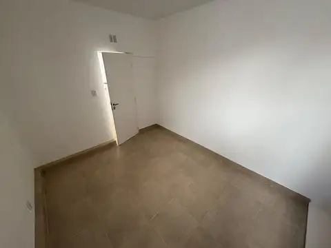 Depto Tipo Casa en Alquiler en Villa Primera, $ 600.000