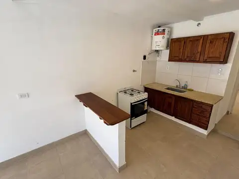 Depto Tipo Casa en Alquiler en Villa Primera, $ 600.000