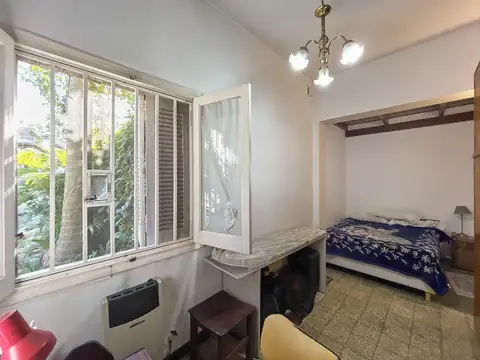 Casa 7 ambientes con 2 baños