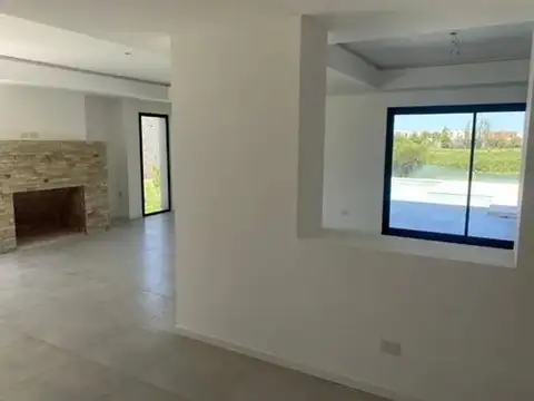 Casa 5 ambientes con 4 baños