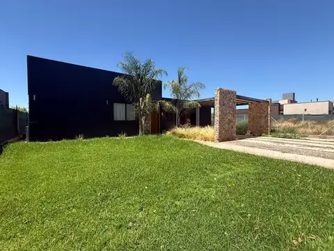 Casa a la venta en B° MIlcayac 1 Luján de  Cuyo