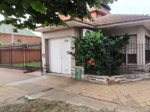 VENTA WILDE CASA 3 DORMITORIOS JARDIN