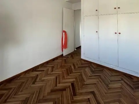 San Juan 3300, Piso 6