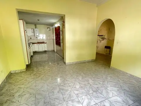 LOTE PROPIO EN ESQUINA - CASA 3 AMBIENTES C/COCHERA Y TERRAZA + LOCAL CON ENTRADA PROPIA