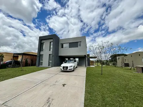 Casa 7 ambientes con 3 baños