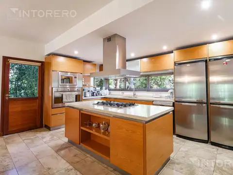 Casa 6 ambientes con 3 baños