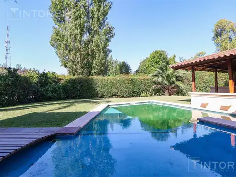 CASA VENTA 5AMB  PARQUE Y PILETA, DEPENDENCIA DE SERV LA DESEADA, EZEIZA