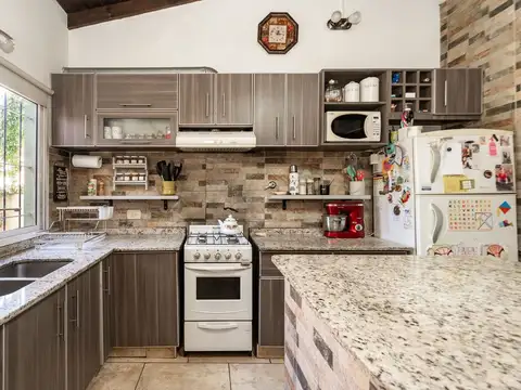 Casa 5 ambientes con 3 baños