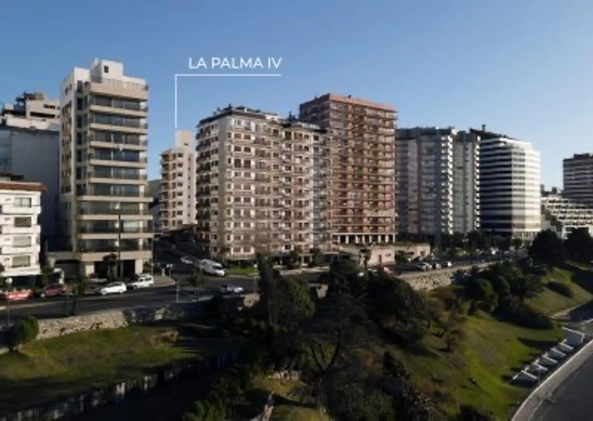 Depto 3/4 amb, 100m² con balcón y cochera — Playa Grande