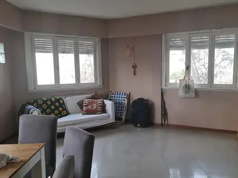 Departamento 4 Amb Av. Rivadavia. - A 2 C. Estación Floresta