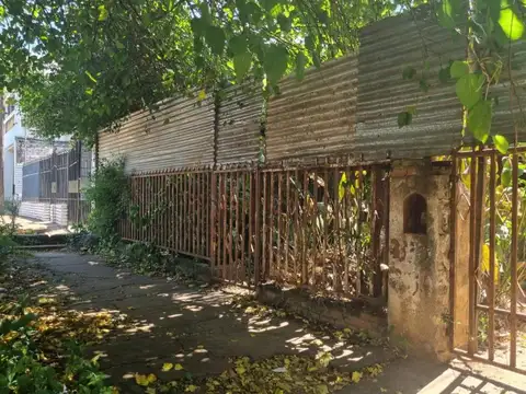 (V725) Amplio terreno en zona residencial 