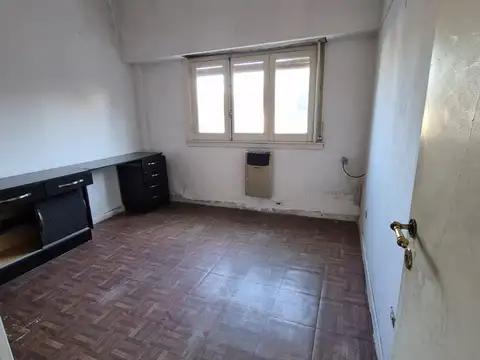 TIPO CASA 3 AMB AL FRENTE CON BALCON - GRAN PATIO Y QUINCHO !