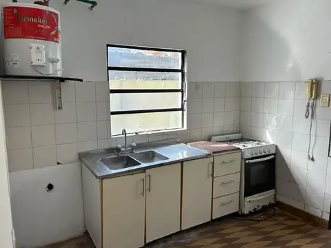 Casa interna con patio y 2 dormitorios  Zona Norte