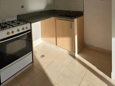 MONOAMBIENTE INST. EN ALQUILER CASEROS CENTRO- PISO  10 EXCELENTE VISTA E ILUMINACIÓN