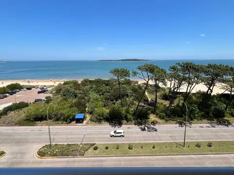 Apartamento en alquiler temporario c/ cochera en Playa Mansa