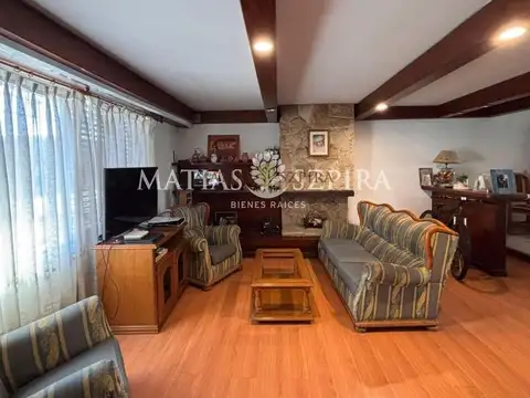 Casa 5 ambientes. | 25 de Mayo 1800
