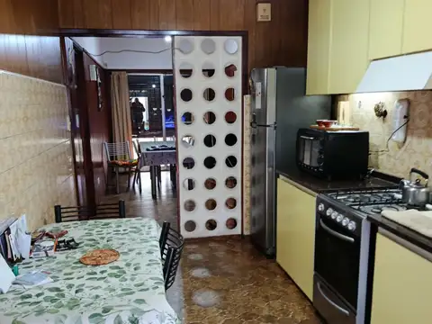 Casa en Alquiler con 2 cocheras