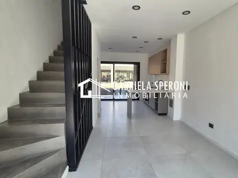 Depto Tipo Casa Monoambiente con 2 baños