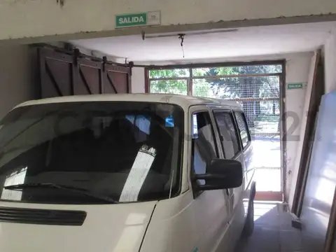 VENTA CASA 5 AMBIENTES TOTALES + GALPON QUILMES