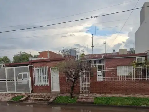 CASA EN VENTA SANTA FE 1937- MUY BIEN CONSERVADA