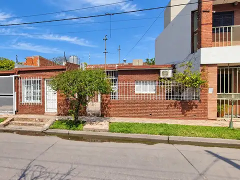 CASA EN VENTA SANTA FE 1937- MUY BIEN CONSERVADA