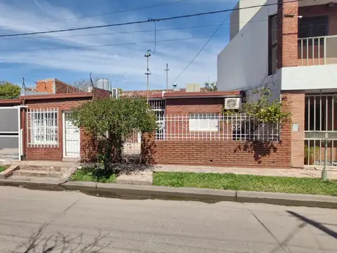 CASA EN VENTA SANTA FE 1937- MUY BIEN CONSERVADA