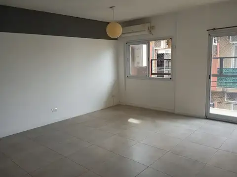 Departamento en Alquiler en Villa Luro, $ 600.000