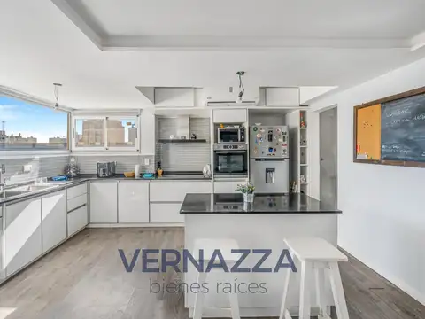 APTO CREDITO! Exclusivo triplex de 4 Ambientes con parrilla y terraza propia