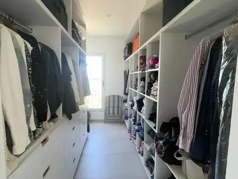 Casa 6 ambientes con 3 baños