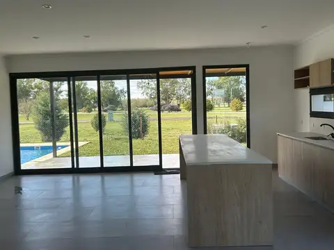 Casa en Venta en Longchamps, USD 210.000