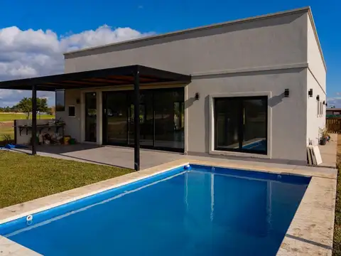 Casa 4 ambientes con 2 baños